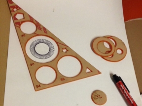 Mẫu cắt CNC hình tam giác thiết kế autocad với các hình tròn xoắn đẹp
