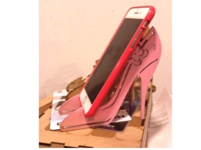 Thiết kế mẫu giá đỡ điện thoại CNC hình chiếc giày xinh xắn